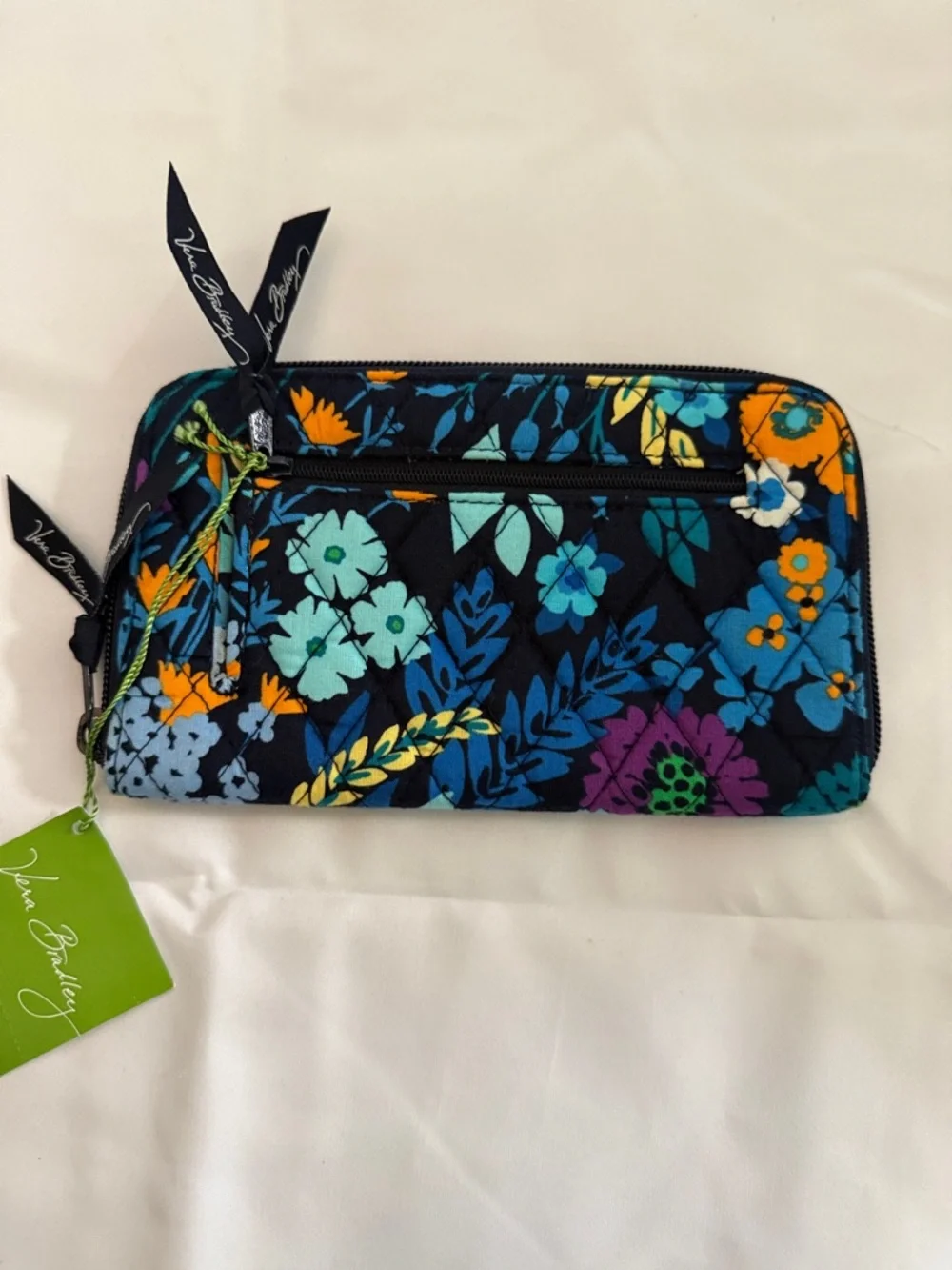 Vera Bradley Navy Floral Quilted Zip-Around Wallet- Like New - Picture 3 of 4